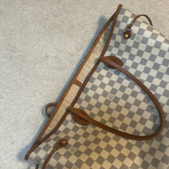 Luis Vuitton Damier Azur MM Neverfull Tote - Picture 14 of 17